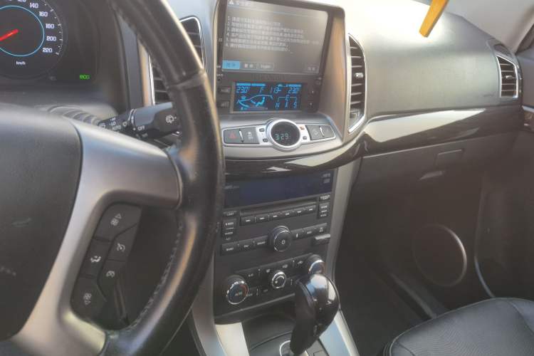 Used Chevrolet Captiva 2014 2.4L 4x4 Flagship Edition 7 Seats Audio And AC Panel