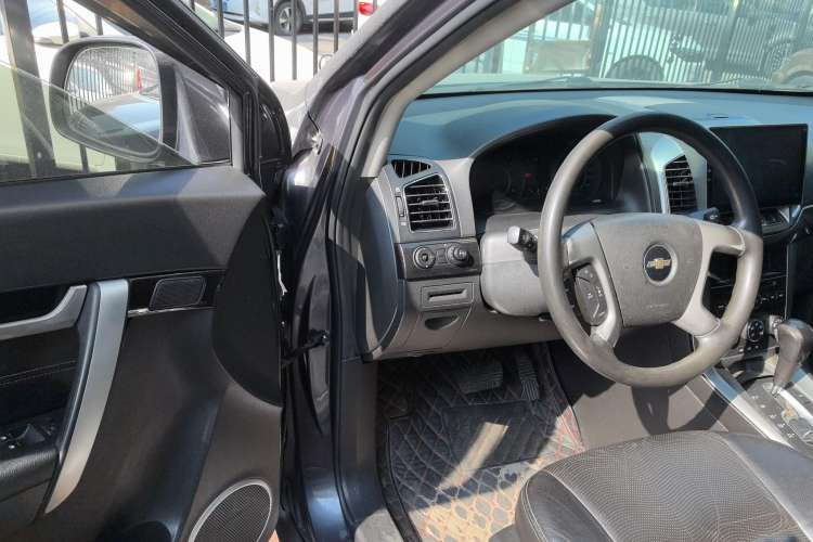 Used Chevrolet Captiva 2014 2.4L Two-Wheel Drive Urban Version 7 Seats Driver Seat