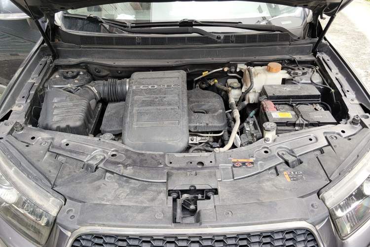 Used Chevrolet Captiva 2014 2.4L 4x4 Flagship Edition 7 Seats Engine Bay