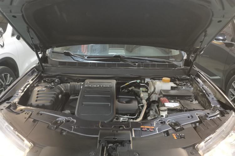 Used Chevrolet Captiva 2014 2.4L 4x4 Flagship Edition 7 Seats Engine Bay