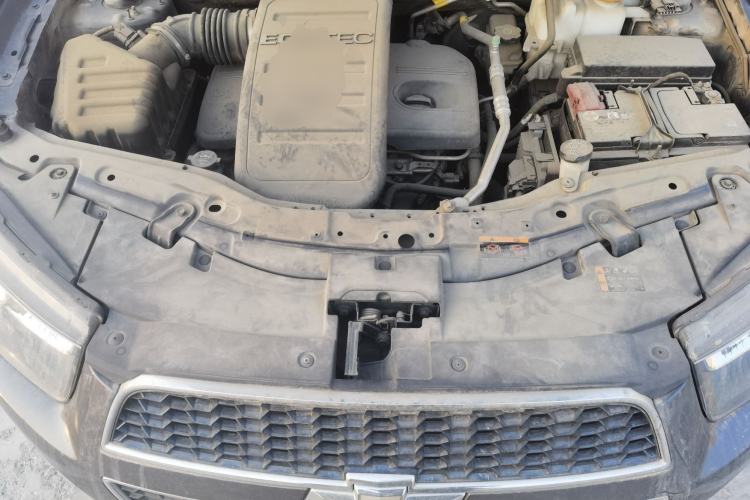 Used Chevrolet Captiva 2014 2.4L 4x4 Flagship Edition 7 Seats Engine Bay