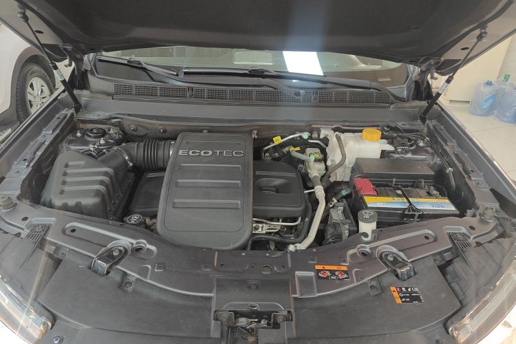 Used Chevrolet Captiva 2014 2.4L 4x4 Flagship Edition 7 Seats Engine Bay