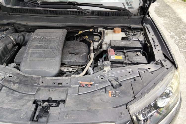 Used Chevrolet Captiva 2014 2.4L 4x4 Flagship Edition 7 Seats Engine Bay Left