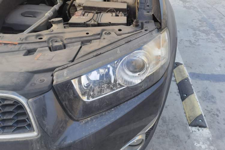 Used Chevrolet Captiva 2014 2.4L 4x4 Flagship Edition 7 Seats Engine Bay Left