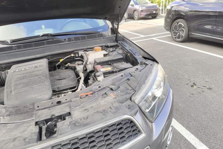 Used Chevrolet Captiva 2014 2.4L 4x4 Flagship Edition 7 Seats Engine Bay Left