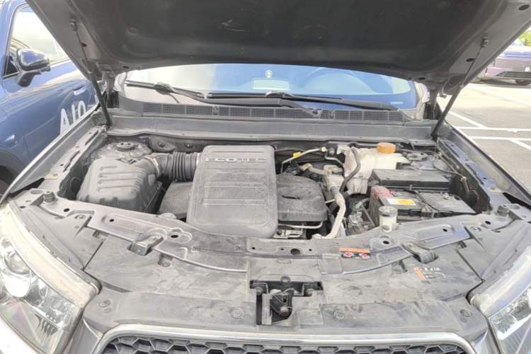 Used Chevrolet Captiva 2014 2.4L 4x4 Flagship Edition 7 Seats Engine Bay