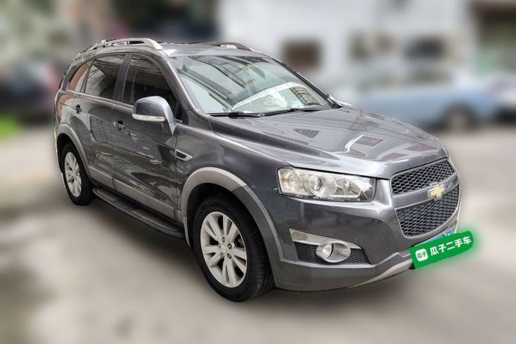 Used Chevrolet Captiva 2014 2.4L 4x4 Flagship Edition 7 Seats Front Right 45 Deg