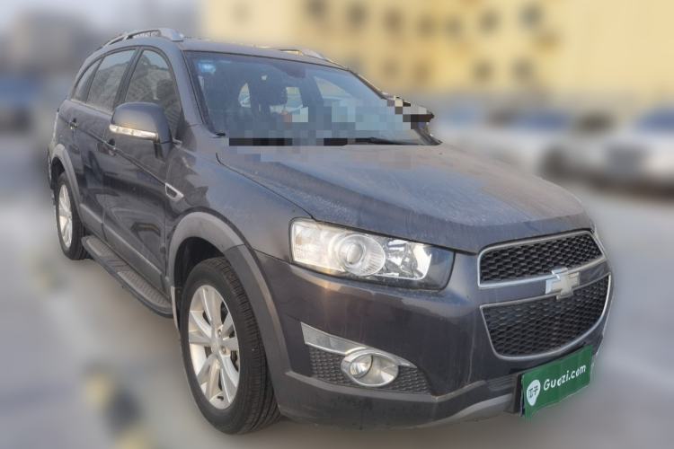 Used Chevrolet Captiva 2014 2.4L 4x4 Flagship Edition 7 Seats Front Right 45 Deg