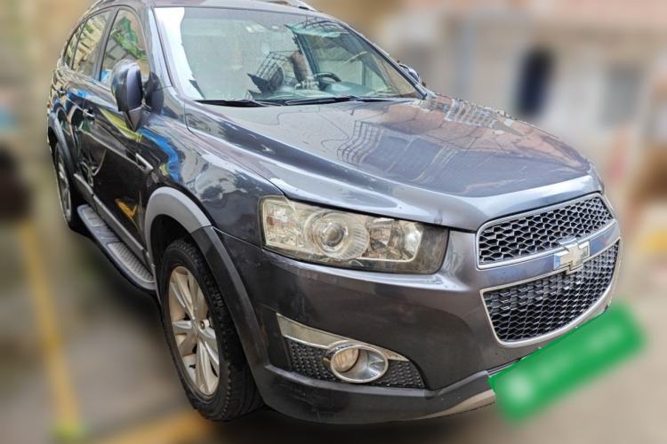 Used Chevrolet Captiva 2014 2.4L 4x4 Flagship Edition 7 Seats Front Right 45 Deg