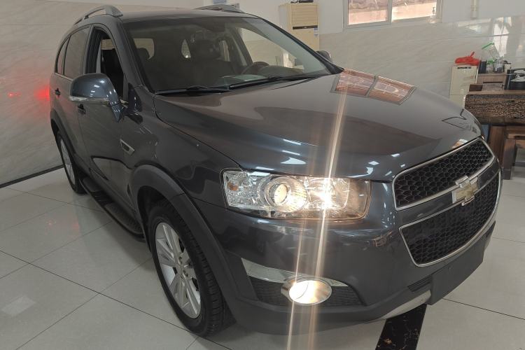 Used Chevrolet Captiva 2014 2.4L 4x4 Flagship Edition 7 Seats Front Right 45 Deg