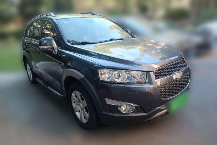 Used Chevrolet Captiva 2014 2.4L Two-Wheel Drive Urban Version 7 Seats Front Right 45 Deg