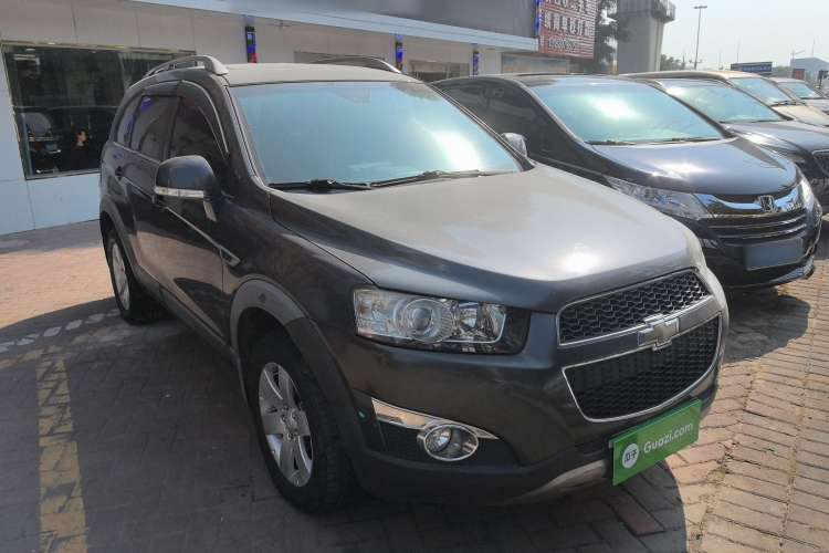 Used Chevrolet Captiva 2014 2.4L Two-Wheel Drive Urban Version 7 Seats Front Right 45 Deg