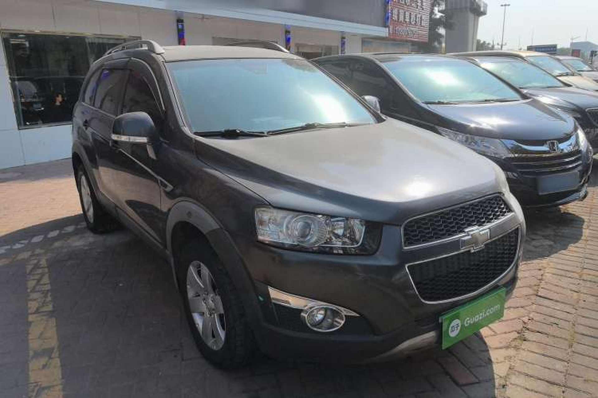 Used Chevrolet Captiva 2014 2.4L Two-Wheel Drive Urban Version 7 Seats Front Right 45 Deg