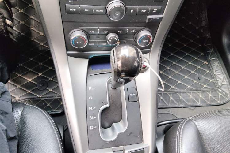 Used Chevrolet Captiva 2014 2.4L 4x4 Flagship Edition 7 Seats Gear Lever