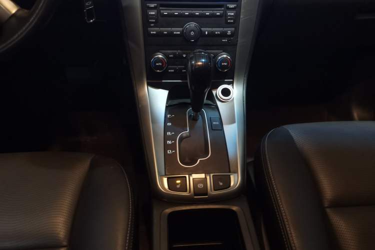 Used Chevrolet Captiva 2014 2.4L 4x4 Flagship Edition 7 Seats Gear Lever