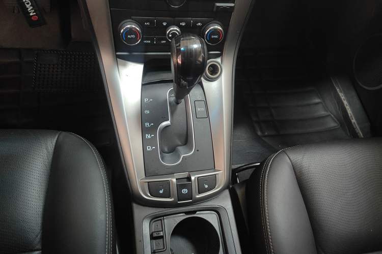 Used Chevrolet Captiva 2014 2.4L 4x4 Flagship Edition 7 Seats Gear Lever