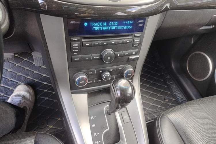Used Chevrolet Captiva 2014 2.4L 4x4 Flagship Edition 7 Seats Gear Lever