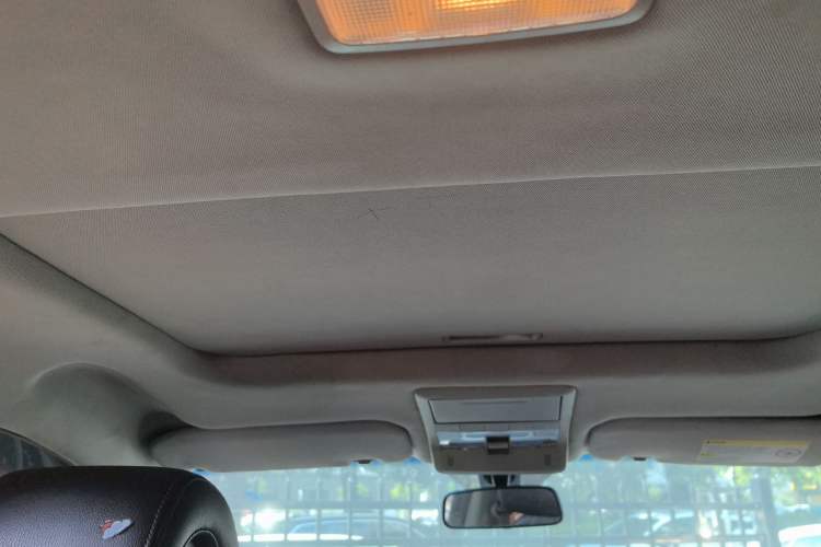 Used Chevrolet Captiva 2014 2.4L Two-Wheel Drive Urban Version 7 Seats Headliner