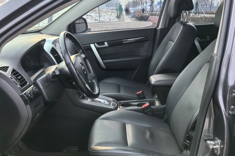 Used Chevrolet Captiva 2014 2.4L 4x4 Flagship Edition 7 Seats Interior 4
