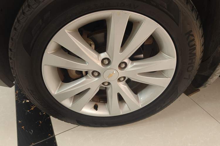Used Chevrolet Captiva 2014 2.4L 4x4 Flagship Edition 7 Seats Left Front Wheel Hub