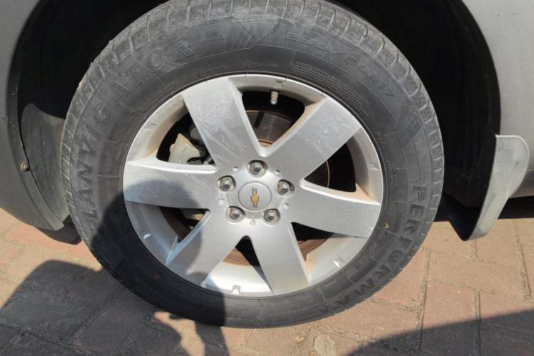 Used Chevrolet Captiva 2014 2.4L Two-Wheel Drive Urban Version 7 Seats Left Front Wheel Hub