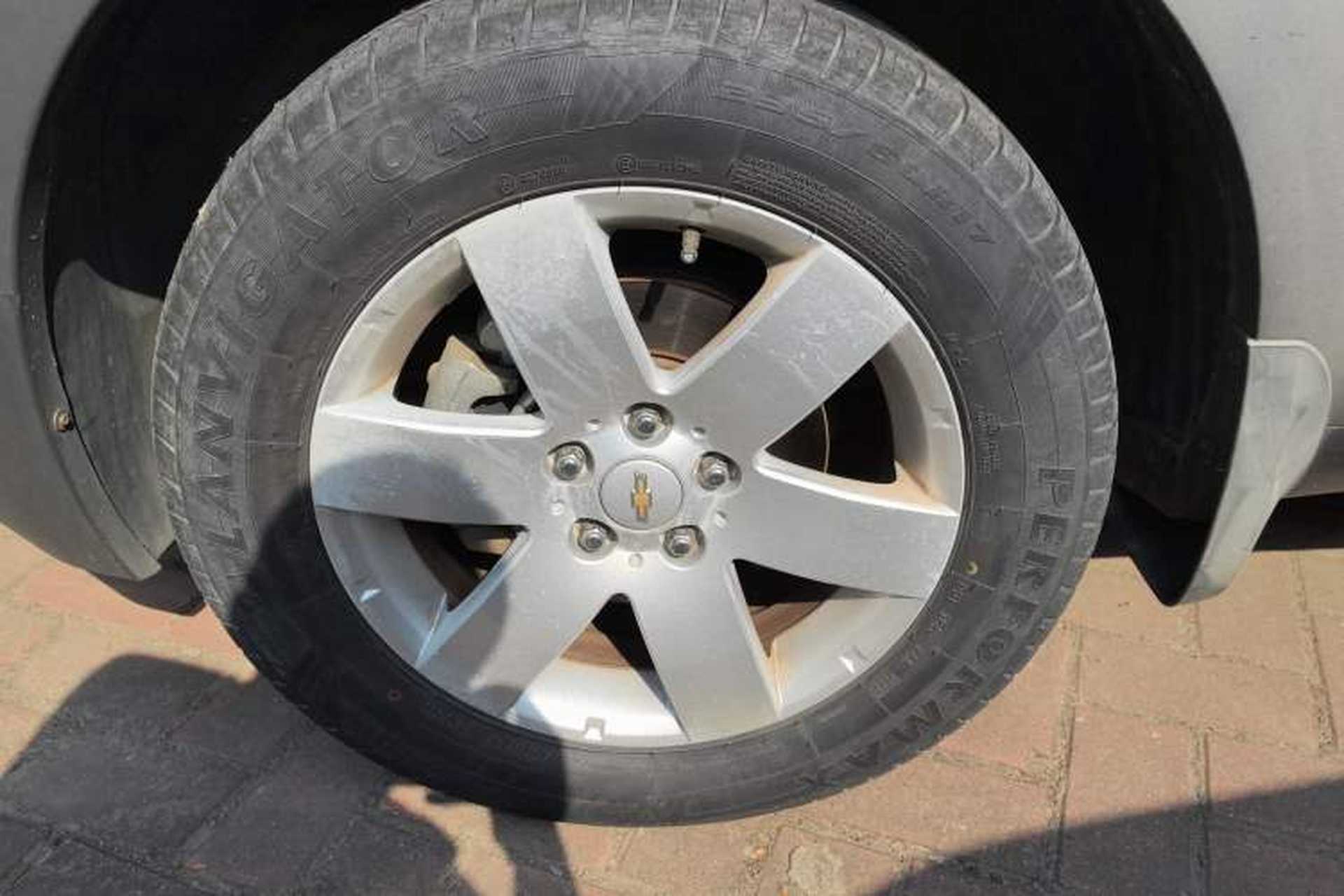 Used Chevrolet Captiva 2014 2.4L Two-Wheel Drive Urban Version 7 Seats Left Front Wheel Hub