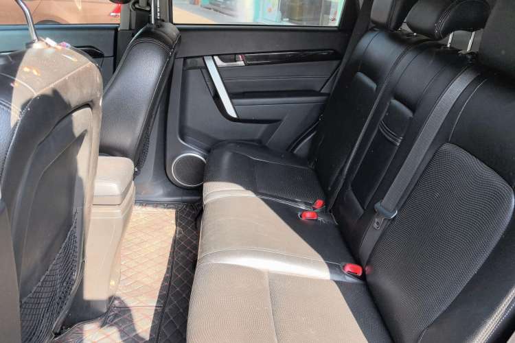 Used Chevrolet Captiva 2014 2.4L Two-Wheel Drive Urban Version 7 Seats Left Rear Seat