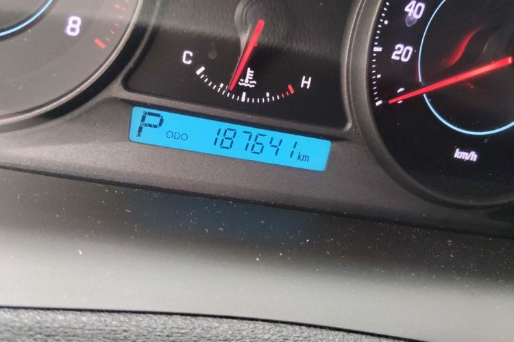 Used Chevrolet Captiva 2014 2.4L 4x4 Flagship Edition 7 Seats Odometer Close Up