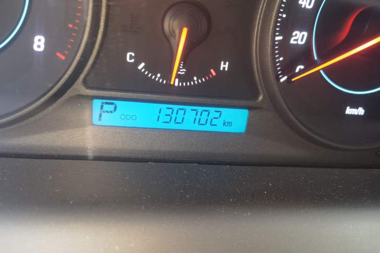 Used Chevrolet Captiva 2014 2.4L 4x4 Flagship Edition 7 Seats Odometer Close Up