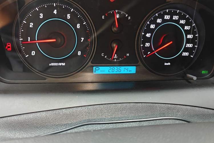 Used Chevrolet Captiva 2014 2.4L 4x4 Flagship Edition 7 Seats Odometer Close Up