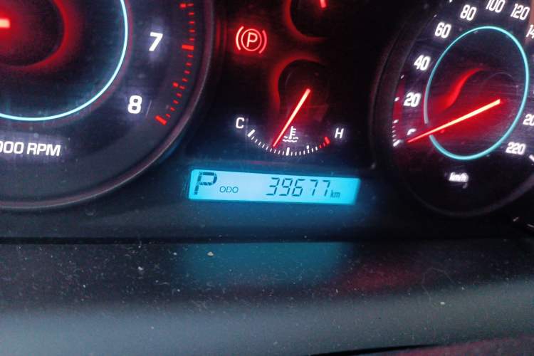 Used Chevrolet Captiva 2014 2.4L Two-Wheel Drive Urban Version 7 Seats Odometer Close Up
