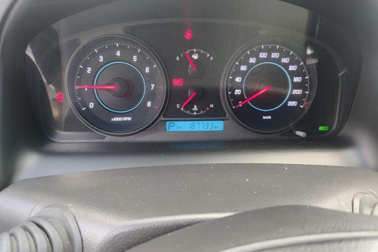 Used Chevrolet Captiva 2014 2.4L 4x4 Flagship Edition 7 Seats Odometer Close Up