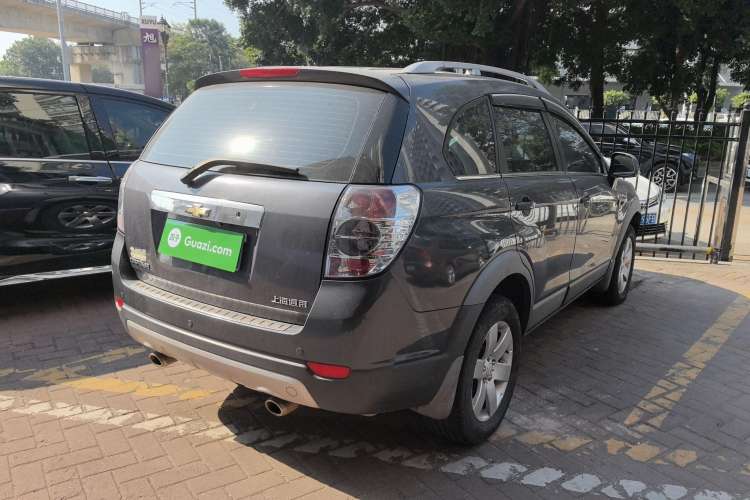 Used Chevrolet Captiva 2014 2.4L Two-Wheel Drive Urban Version 7 Seats Rear Right 45 Deg