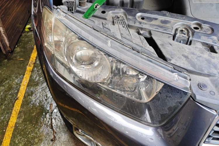 Used Chevrolet Captiva 2014 2.4L 4x4 Flagship Edition 7 Seats Right Front Headlight