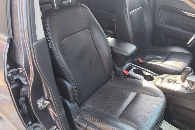Used Chevrolet Captiva 2014 2.4L Two-Wheel Drive Urban Version 7 Seats Right Front Seat