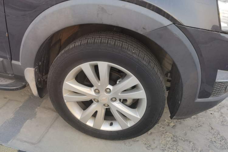 Used Chevrolet Captiva 2014 2.4L 4x4 Flagship Edition 7 Seats Right Front Wheel Hub