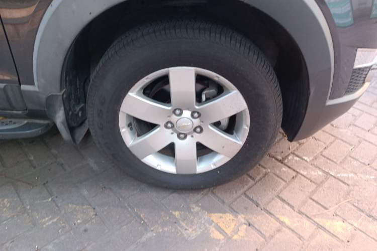 Used Chevrolet Captiva 2014 2.4L Two-Wheel Drive Urban Version 7 Seats Right Front Wheel Hub