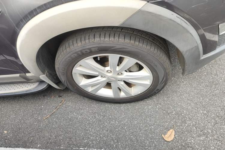 Used Chevrolet Captiva 2014 2.4L 4x4 Flagship Edition 7 Seats Right Front Wheel Hub