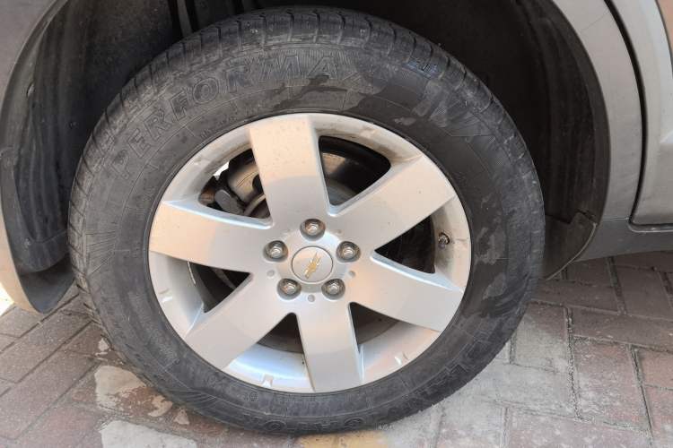 Used Chevrolet Captiva 2014 2.4L Two-Wheel Drive Urban Version 7 Seats Right Rear Wheel Hub