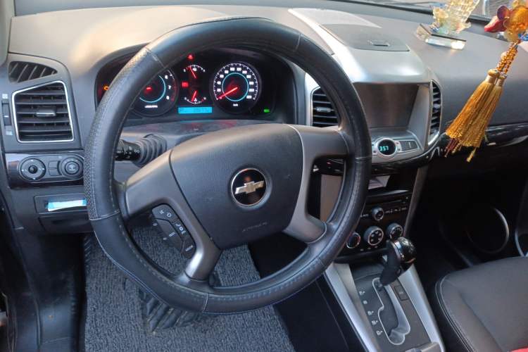 Used Chevrolet Captiva 2014 2.4L Two-Wheel Drive Urban Version 7 Seats Steering Wheel
