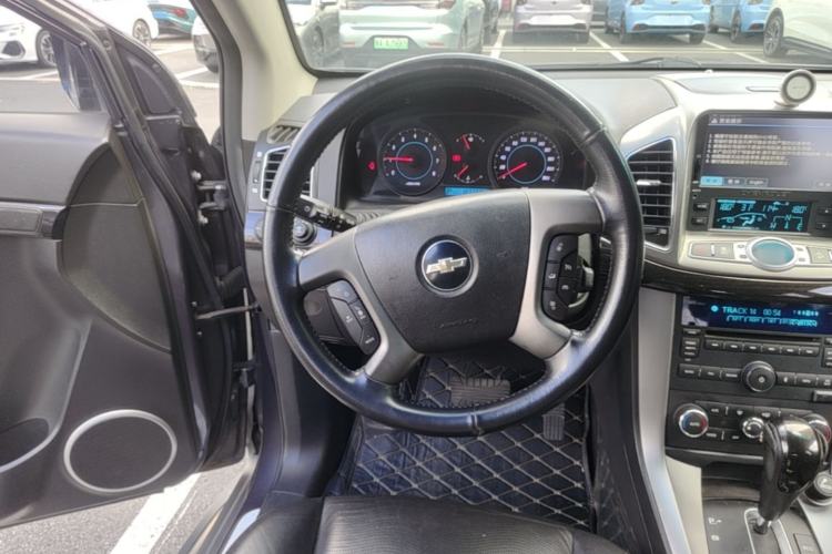 Used Chevrolet Captiva 2014 2.4L 4x4 Flagship Edition 7 Seats Steering Wheel