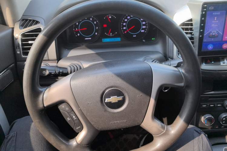 Used Chevrolet Captiva 2014 2.4L Two-Wheel Drive Urban Version 7 Seats Steering Wheel