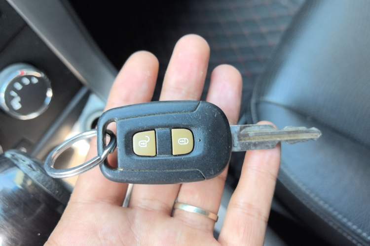 Used Chevrolet Captiva 2014 2.4L Two-Wheel Drive Urban Version 7 Seats Vehicle Key