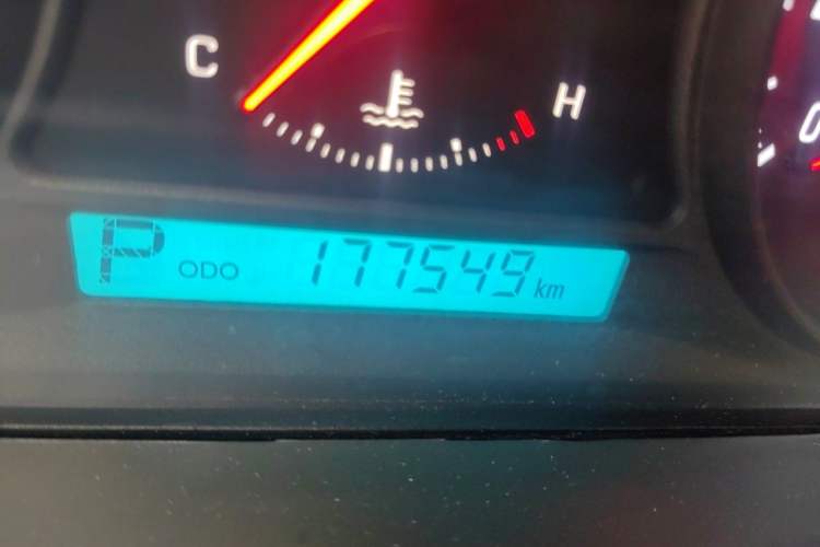 Used Chevrolet Captiva 2014 2.4L 4x4 Flagship Edition 7 Seats Odometer Close Up