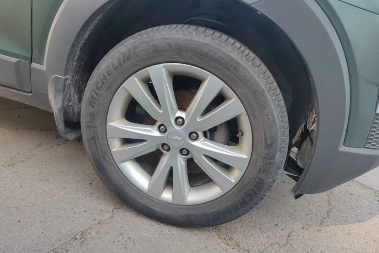 Used Chevrolet Captiva 2014 2.4L 4x4 Flagship Edition 7 Seats Right Front Wheel Hub