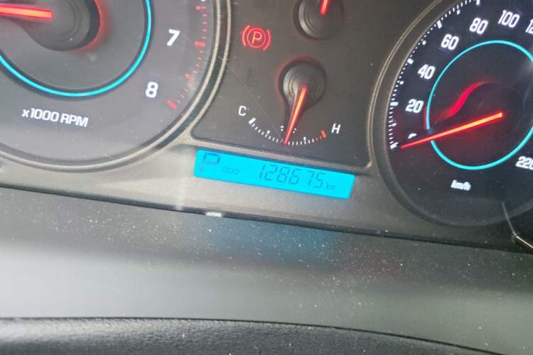 Used Chevrolet Captiva 2014 2.4L 4x4 Flagship Edition 7 Seats Odometer Close Up