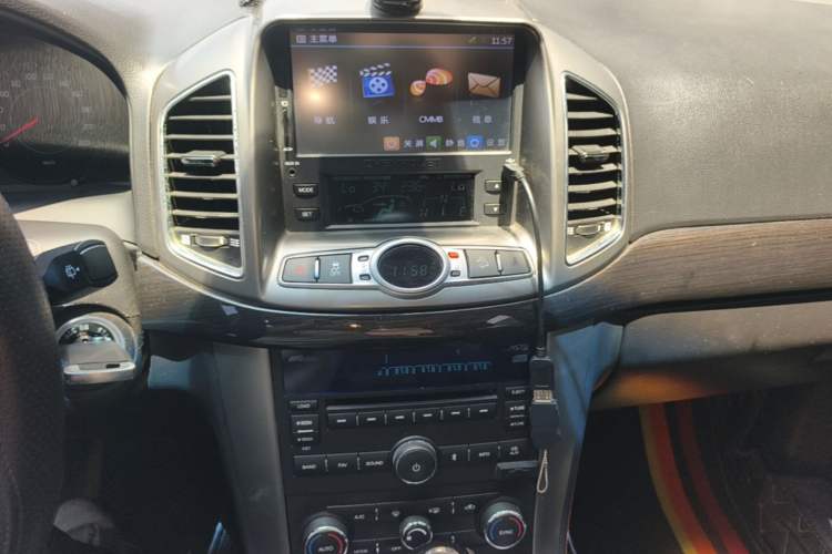 Used Chevrolet Captiva 2014 2.4L 4x4 Flagship Edition 7 Seats Audio And AC Panel