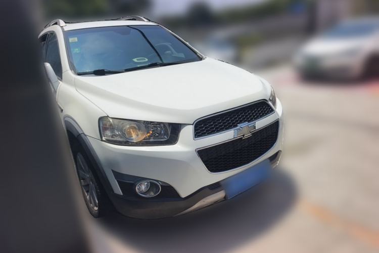 Used Chevrolet Captiva 2014 2.4L 4x4 Flagship Edition 7 Seats Front Right 45 Deg
