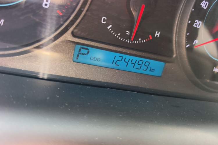 Used Chevrolet Captiva 2014 2.4L 4x4 Flagship Edition 7 Seats Odometer Close Up
