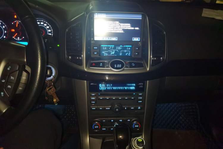 Used Chevrolet Captiva 2014 2.4L 4x4 Flagship Edition 7 Seats Audio And AC Panel